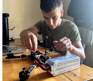 БпЛА для ЗСУ: 16-річний хлопець виготовляє дрони-камікадзе