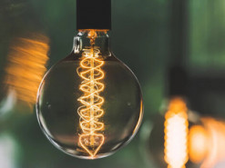 Новый материал превращает в электричество даже свет внутри помещения