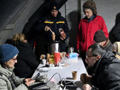 Без світла і в мороз: скільки реально працює мобільний зв’язок та інтернет в Україні