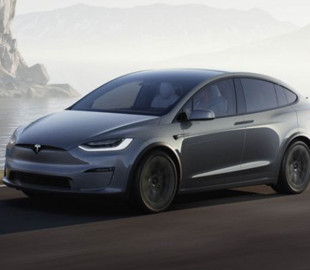 Обновлённая Tesla Model X получила более мощные электродвигатели и более лёгкую батарею