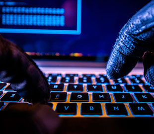 Хакеры украли с заправки 2200 литров бензина