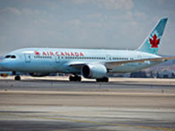 Уснувшую пассажирку оставили в самолете с выключенным телефоном