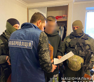 Кіберполіція викрила киянина у спустошенні банківських карток іноземців