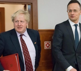 Російські хакери зламали і виклали у відкритий доступ переписку Бориса Джонсона та його колег