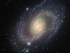 «Хаббл» передал на Землю снимок спиральной галактики из созвездия Девы