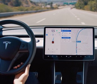 Tesla учит автопилот распознавать сигналы светофоров и ориентироваться на развязках