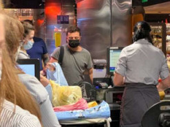 Фото Зеленского в супермаркете попало в сеть