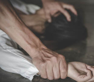 Журналисты узнали имя российского оккупанта, который изнасиловал женщину под Киевом и убил ее мужа