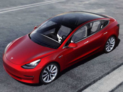 Електромобіль Tesla Model 3 став бестселером європейського авторинку