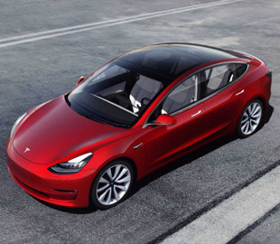 Електромобіль Tesla Model 3 став бестселером європейського авторинку