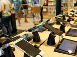 Мировые поставки смартфонов упали на 3%