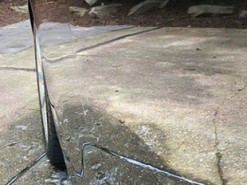 Сбивает с толку: интернет-пользователи озадачены снимком «невидимого автомобиля»