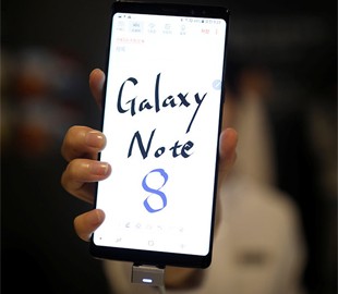 Отказ организаторов Игр-2018 вручить подарочные смартфоны Samsung участникам из КНДР и Ирана обернулся международным скандалом