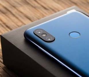 Xiaomi Pocophone F1 не дотянул до лидерства в AnTuTu