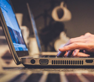 Центр стратегічних комунікацій закликає бути обережними у соцмережах