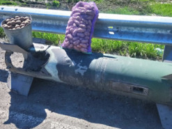 В хозяйстве пригодится: остатки российской ракеты украинцы превратили в лавочку