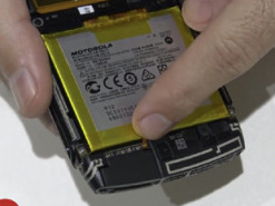 Motorola RAZR еще не поступил в продажу, а его уже разобрали