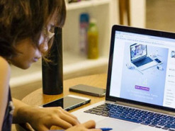 Работа на "удаленке": как избежать болей в спине и шее