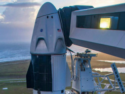 SpaceX получила от NASA первую в истории лицензию на пилотируемые полеты