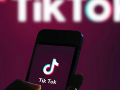 TikTok тестирует «чистый режим», который удаляет кнопки при прокрутке видео