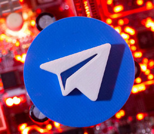 "Скляний" дизайн і безкоштовні сторіс: вийшло велике оновлення Telegram