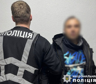 Правоохоронці викрили арештанта київського СІЗО, який в інтернеті ошукав громадян під приводом продажу дров
