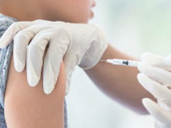 В Helsi розповіли, як “легалізувати” щеплення від COVID-19, зроблене за кордоном