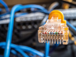 Телеком-аварии. Почему Vodafone будет компенсировать, а Укртелеком – нет