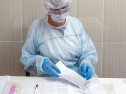 На росії лікарі в поліклініках видають повістки хворим чоловікам