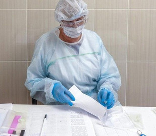 На росії лікарі в поліклініках видають повістки хворим чоловікам