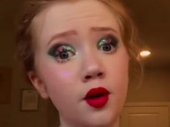 13-летняя девочка шепчет в микрофон и зарабатывает $1000 в день