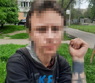 Одесские полицейские взяли «закладчицу» прямо с «товаром»