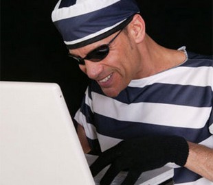 В Запорожье молодая девушка попала в “сети” интернет-афериста