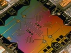 Физики обратили время вспять с помощью квантового компьютера