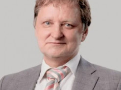 «Батько наш Бандера». Доцента московського вишу посадили за ґрати за українські пісні у плейлисті