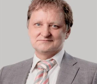 «Батько наш Бандера». Доцента московського вишу посадили за ґрати за українські пісні у плейлисті