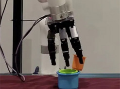 Исследователи обучили ИИ управлять роботизированной рукой на основе видео с YouTube