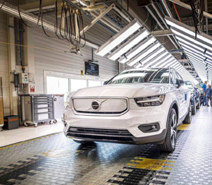 Volvo выпустила полноприводный электрический внедорожник с запасом хода более 400 км