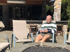 Руководитель Microsoft показал флагманский смартфон Surface Duo