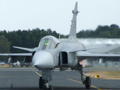 "Всеїдний" і важкий. Defence Express порівняв винищувачі Gripen і Rafale, які має отримати Україна