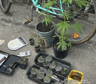 В Україні викрито злочинну групу, яка торгувала наркотиками через соцмережу