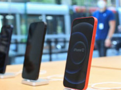 Кардиологи рассказали, чем iPhone 12 опасен для здоровья