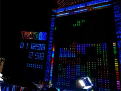 У Дубаї провели найбільшу в історії гру в Tetris за участю понад 2 тисяч дронів