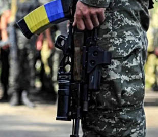 Мобілізація в Україні: кому можуть дозволити йти до військ добровільно, а кого — залишити "під бронею"