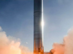 На низком старте. Ракета-носитель SpaceX для полета на Марс показала работу двигателей