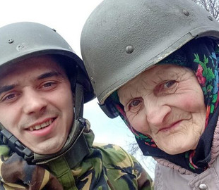 83-річна волонтерка з Тальнівщини стала зіркою Тік-Току