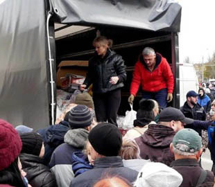 Жителям Херсона роздали майже 1000 продуктових наборів