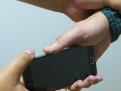 В Одессе мужчина украл у подростка телефон на спортивной площадке