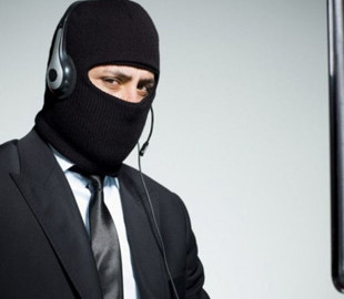 Украинцев предупредили о новой схеме мошенников с курьерами