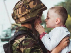 Чоловіки-військовослужбовці також зможуть отримати відпустку для догляду за дитиною